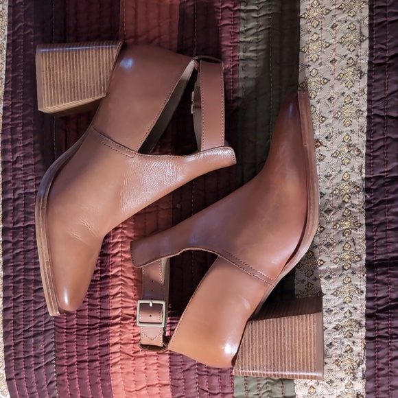 FREE PEOPLE* Brady shoe bootie ankle boot leather block heel buckle detail sz 39 - Picture 10 of 17